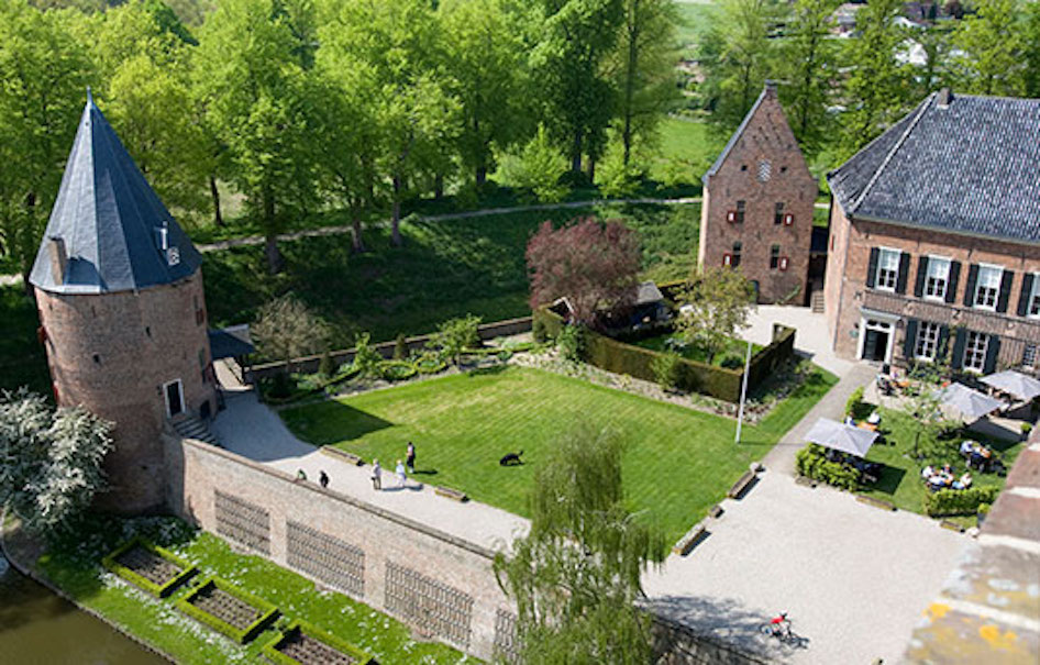 Medieval Huis Bergh castle